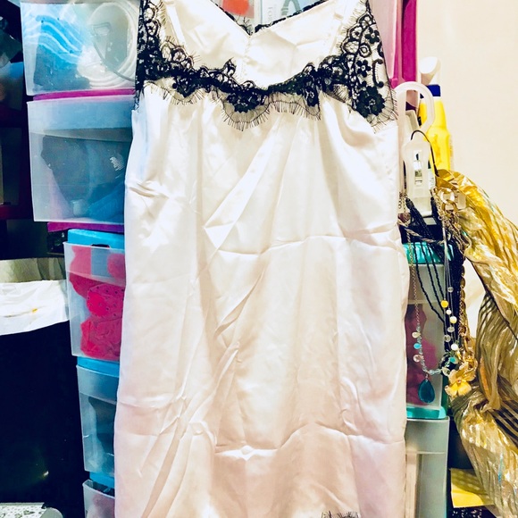 TREAT YOUR VALENTINE!   Satin and Lace Lingerie - Picture 5 of 8